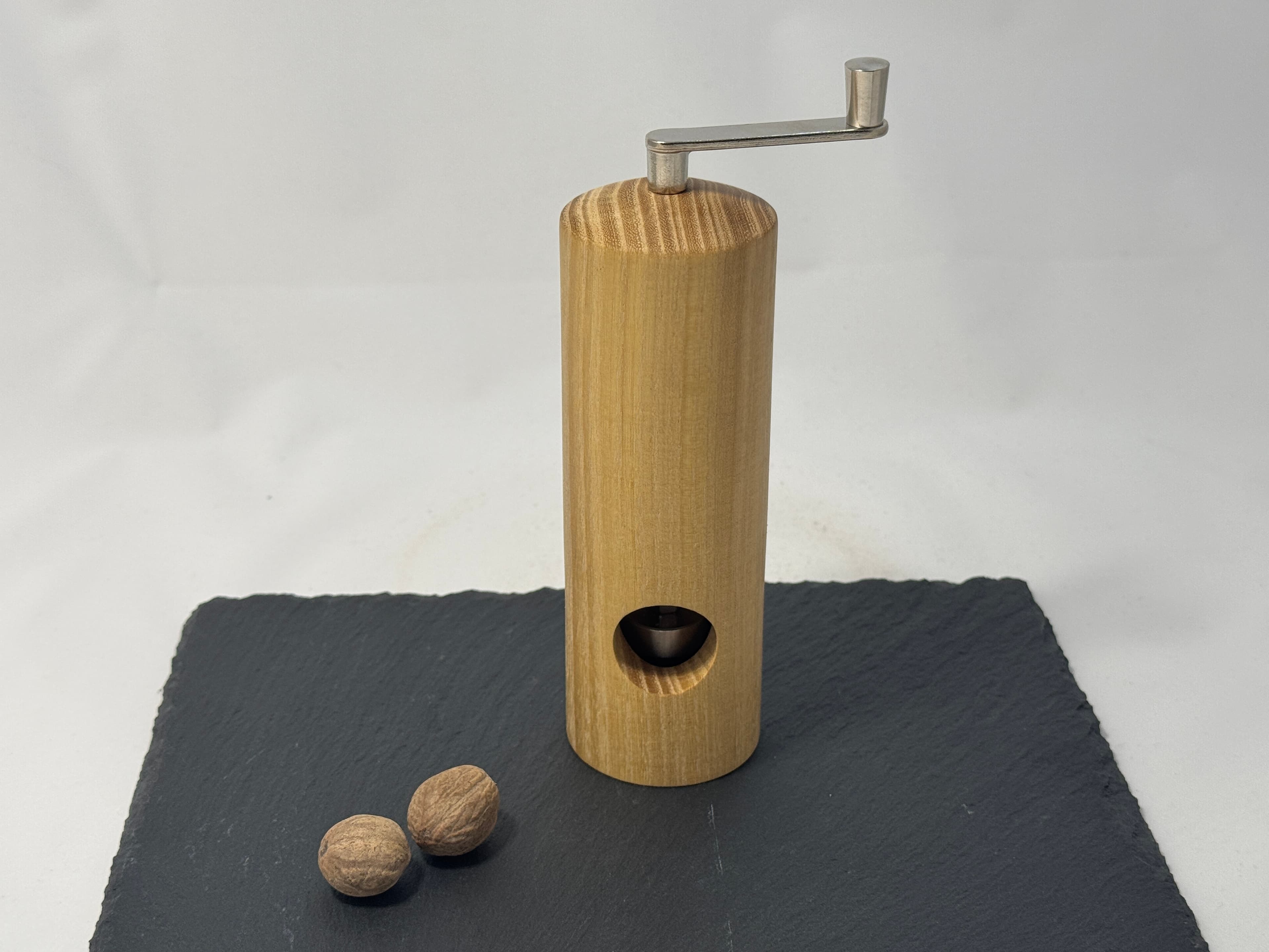 Muskatnussmühle aus Akazienholz