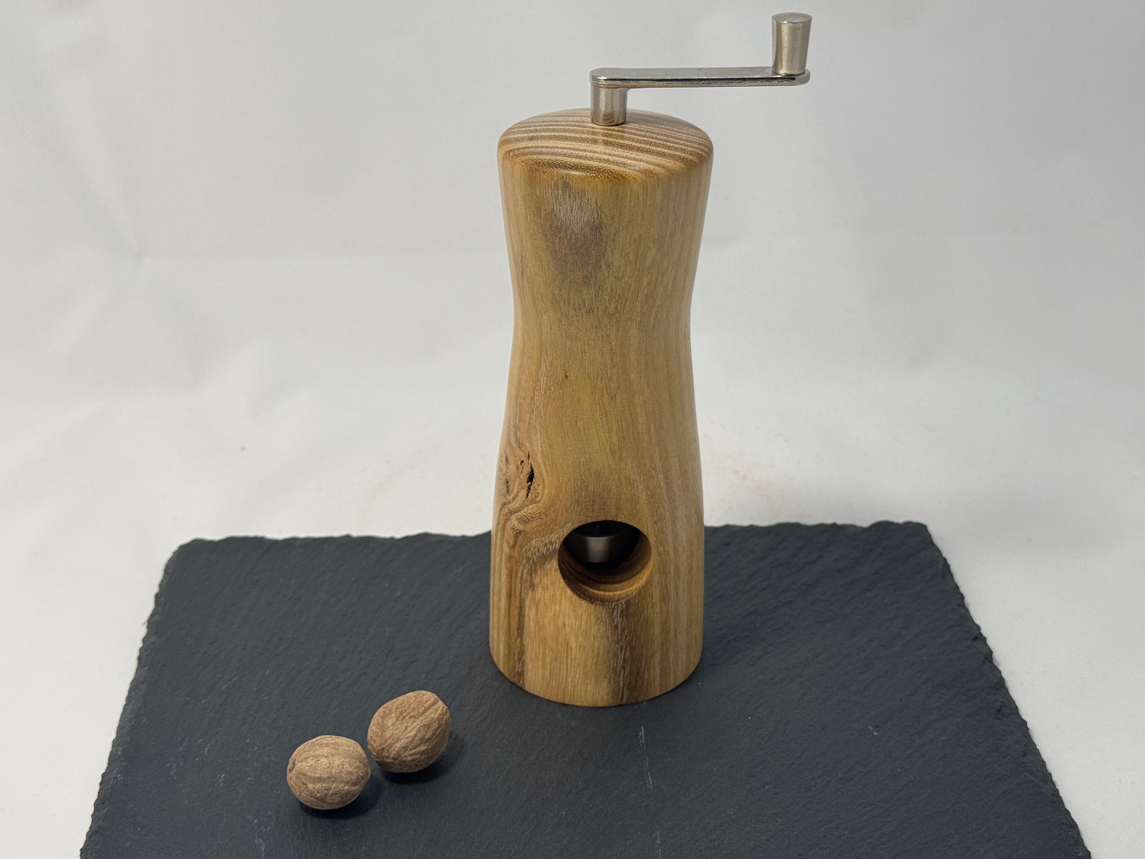 Muskatnussmühle aus Akazienholz