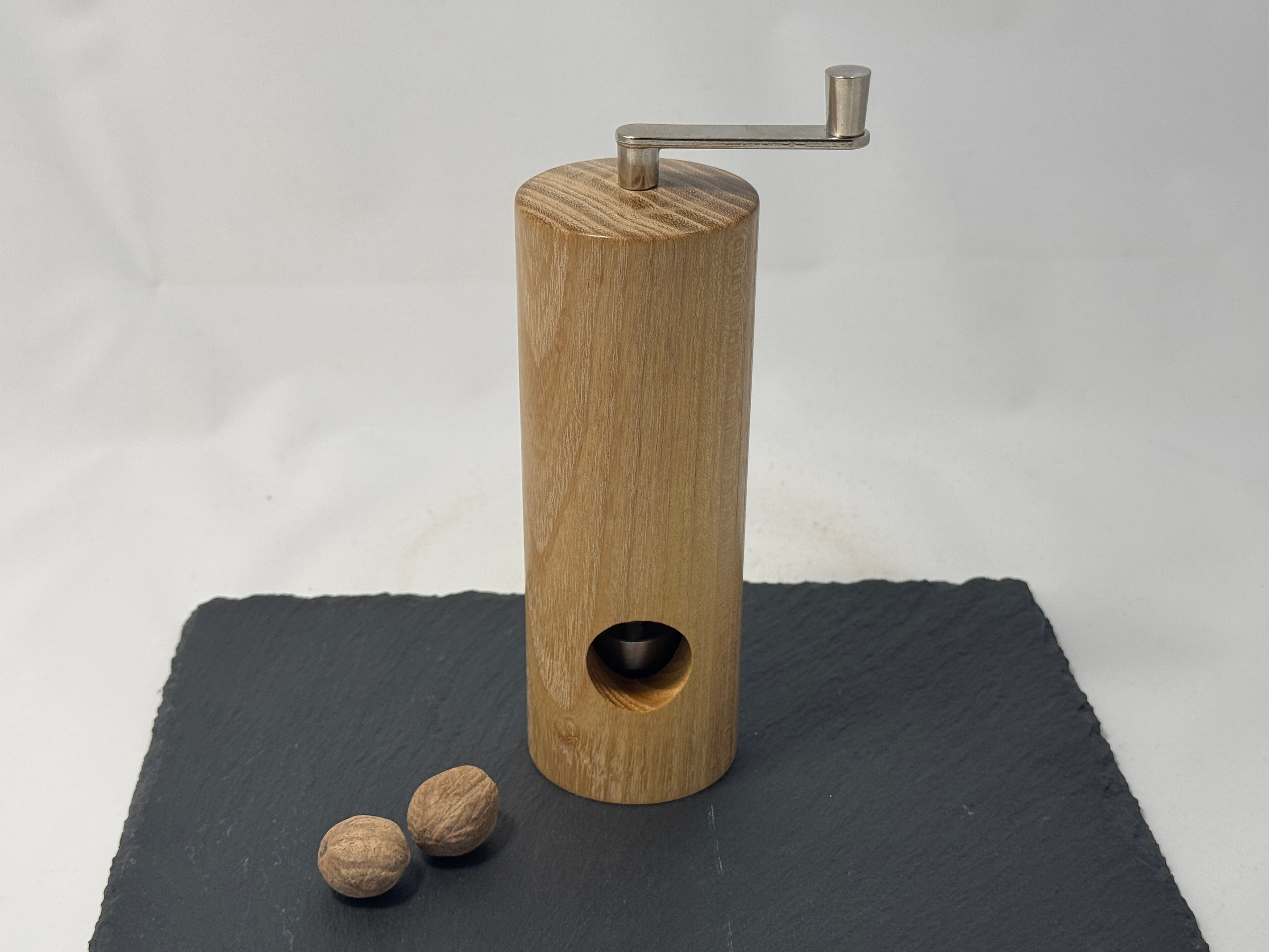 Muskatnussmühle aus Akazienholz