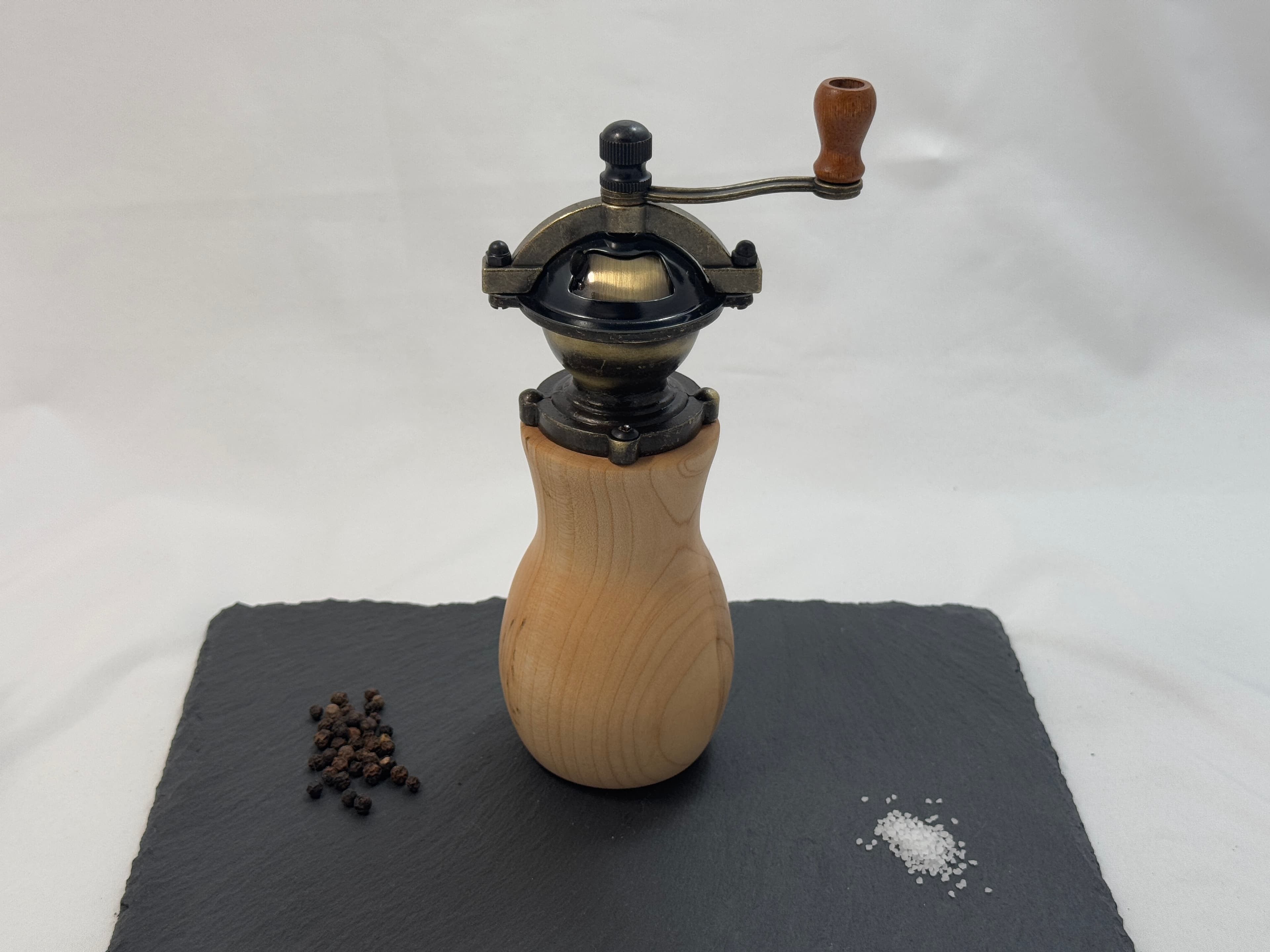 Pfeffer-/Salzmühle aus Schwarzerlenholz