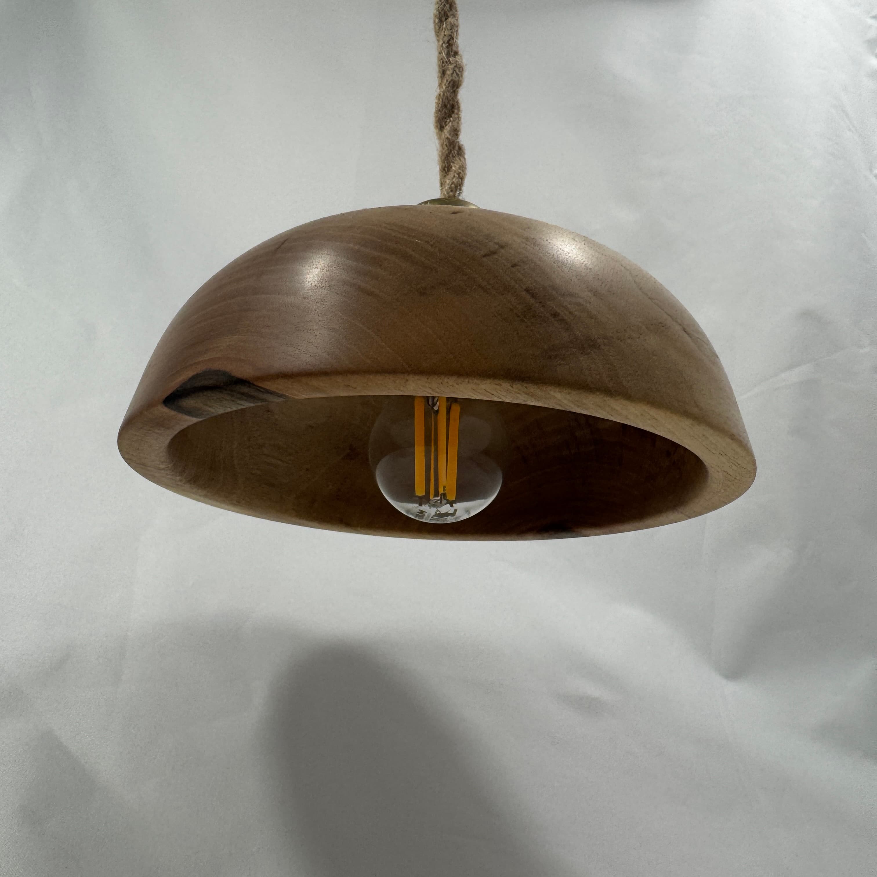 Holzlampe aus Walnussholz – Ansicht 2